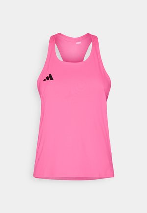 Kerge roosa sportlik tank top, ümmargune kaelus, racerback disain ja must logo vasakul ülal. Sile tekstuur.