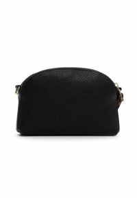 Borsa in pelle nera con parte superiore arrotondata, superficie texturizzata, dettagli in oro e chiusura con zip. Forma rettangolare compatta.