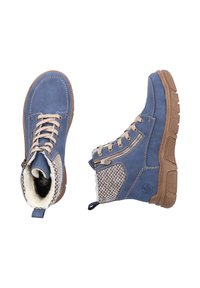 Niebieskie skórzane botki za kostkę z akcentami w fakturze dzianiny, beżowymi sznurówkami i miękką podszewką. Solidna gumowa podeszwa z wzorzystym bieżnikiem dla lepszej przyczepności.
