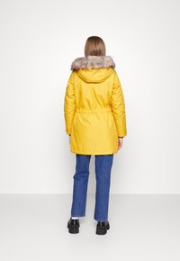 ONLY Petite Zimní kabát - yellow