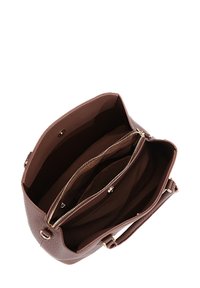 Borsa a tracolla in pelle marrone con finitura testurizzata, dotata di due scomparti con zip e un interno spazioso. Accenti in hardware color oro.