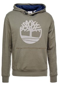 Felpa con cappuccio verde oliva, con tasca frontale e logo bianco dell'albero Timberland sul petto, foderato in blu navy.