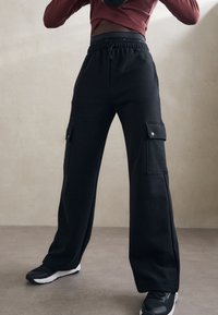Champion EMOTIONAL DANCE WIDE LEG CARGO PANTS - Treniņtērpa apakšdaļas - black