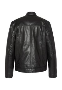 Chaqueta de cuero negra con una textura suave, que presenta un corte recto, un cuello clásico y detalles de costura a lo largo de la espalda.