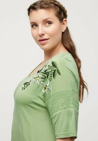 Ulla Popken Triko s potiskem - light green