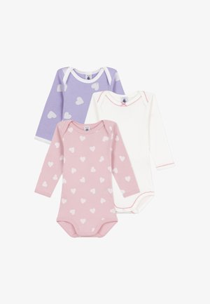 Tre långärmade bodysuits: lavendel med vita hjärtan, rosa med vita hjärtan och helt vit med rosa detaljer. Mjuk bomullsmaterial.