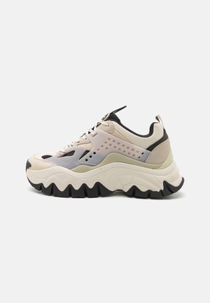 TRAIL ONE MEN - Trainers - cream/black