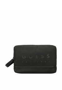 Zwarte nylon toilettas met een gladde textuur, reliëf "GUESS" logo, ritssluiting en een handvat aan de zijkant voor gemakkelijk transport.