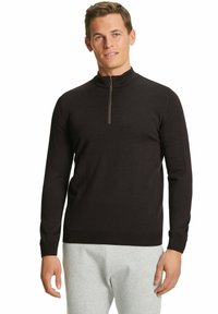 Maglione a pullover marrone scuro con collo alto, chiusura a mezza zip, maniche lunghe e orlo a costine. Realizzato in un tessuto morbido e testurizzato.