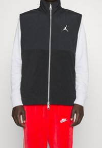 Jordan Väst - black