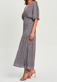 TUSSAH Vestido informal - lilac