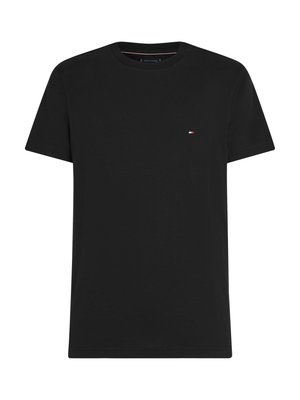 Zwarte katoenen t-shirt, korte mouwen, ronde hals, met een klein logo in rood en wit op de borst. Glad textuur en klassieke pasvorm.