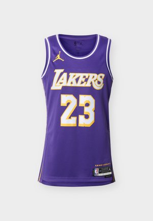 Maillot de basketball violet des Los Angeles Lakers avec le numéro 23 en jaune et blanc, arborant les logos de Jordan et de la NBA ainsi que le texte « Laissez un héritage ».