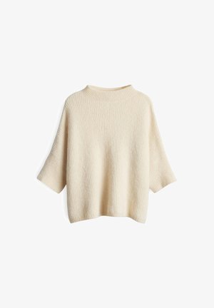 Pull en tricot côtelé couleur crème avec un col rond haut et de larges manches longueur coude, présenté sur un fond blanc.