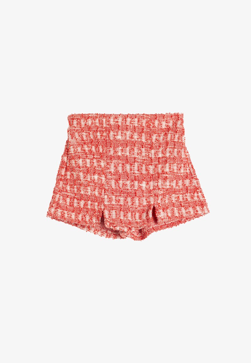 Pantalones cortos trenzados en rojo y blanco con un patrón texturizado de cuadros y una cintura elástica, con un dobladillo deshilachado y un corte relajado.