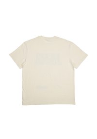 Camiseta corta de manga larga color crema, hecha de algodón suave. Presenta una parte trasera lisa sin gráficos, un escote redondo y un corte relajado.
