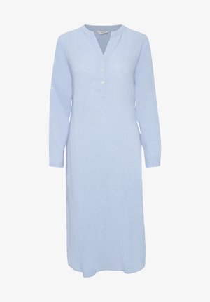 Világoskék, hosszú ujjú ruha texturált anyagból, V-nyakkivágással, elöl gombos részletekkel és oldalsó hasítékokkal.