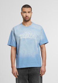 Market CRASH - Triko s potiskem - sky blue