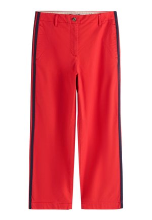 Rote gerade Hose mit schwarzen Seitenstreifen, Vordertaschen, Gürtelschlaufen und Knopfverschluss in der Taille.