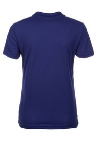 Granatowa koszulka polo o miękkiej fakturze, z krótkimi rękawami i płaskim kołnierzykiem. Prosty design, bez widocznych logo czy wzorów.