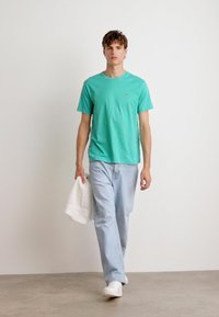 GANT SHIELD - T-Shirt basic - türkis/lagoon blue