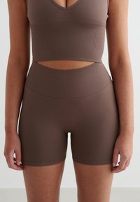 aim’n® SHAPE SEAMLESS  - Short - brown