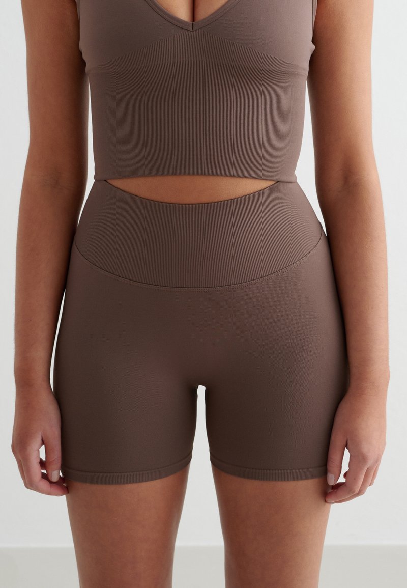 aim’n® SHAPE SEAMLESS  - Short - brown