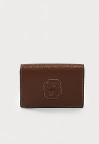 Unselected, medium brown
