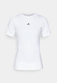 Vit kortärmad träningsskjorta med liten svart Adidas-logotyp centrerad på bröstet, med Techfit-stretchigt tyg.