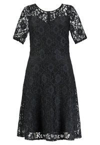 Robe noire en dentelle avec un décolleté festonné et des manches courtes, ornée de motifs floraux et d'une silhouette évasée. Ourlet en dentelle détaillée.