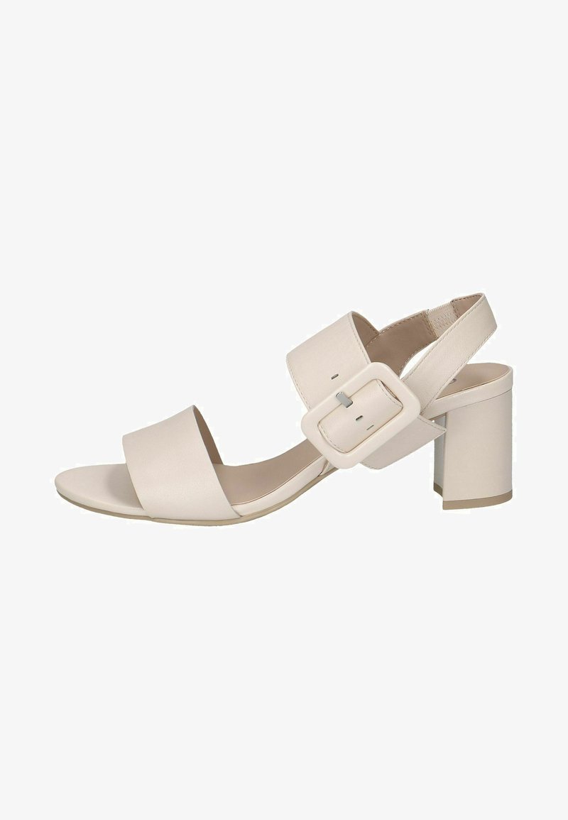 Lys beige højhælet sandal lavet af syntetisk materiale, med to brede stropper, spænde lukning, og en blokhæl med en glat overflade.