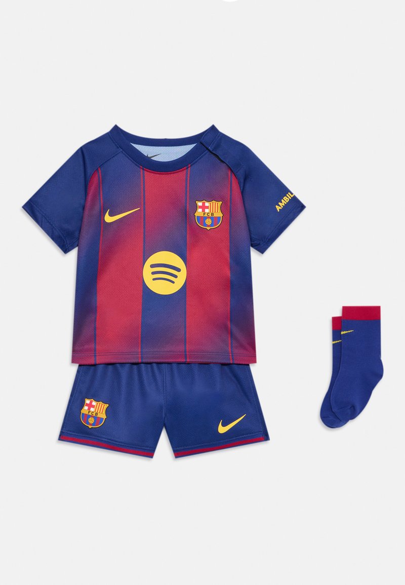 FC Barcelona kindervoetbalkleding met een blauw en rood ontwerp, een korte mouwen shirt, shorts, logo en bijpassende sokken. Gemaakt van ademend materiaal.