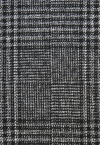 Tkanina o fakturze z czarno-białym wzorem w kratkę, z różnymi kształtami kwadratów i plecionym wyglądem.