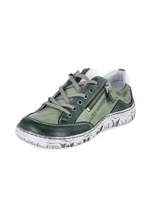 Grüner Sneaker mit niedrigem Schaft, grauen Schnürsenkeln, seitlichem Reißverschluss, weißem, gepolstertem Kragen und strukturierter weißer Sohle mit schwarzen Details.