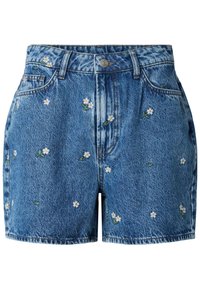 Shorts de denim en azul claro con bordado de flores blancas. Con cinco bolsillos y cierre de botón. Dobladillo desgastado y corte clásico.