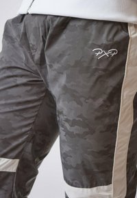 Project X Paris DE JOGGING RÉFLÉCHIS MOTIF CAMOUFLAGE Pantalon