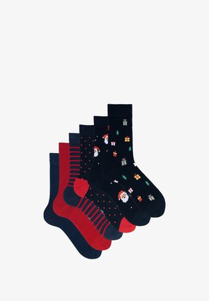 Set di sei calzini in vari colori. Include blu navy, rosso, e motivi come strisce, pois, Babbo Natale e regali di Natale. Materiale in cotone.