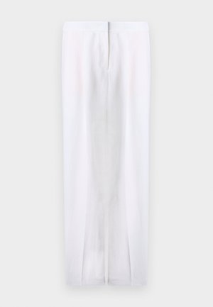 Białe spodnie damskie o wysokim stanie, proste nogawki i ukryte zapięcie z przodu na jednolitym tle.