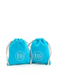 Deux pochettes bleues à cordon blanc, chacune estampillée "Elli by Julie & Grace" sur un fond blanc.