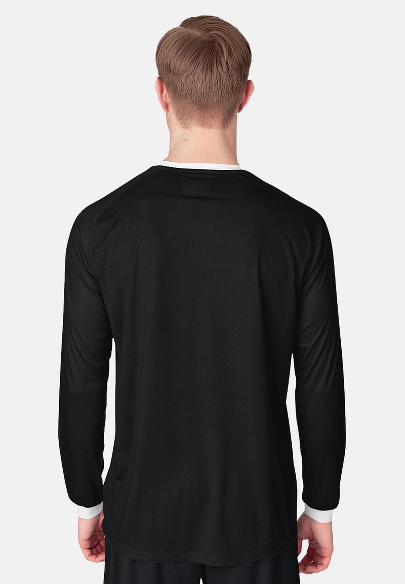 Zwart sporttruitje met lange mouwen van een gestructureerde stof, met een witte kraag en raglanmouwen. De achterkant toont een eenvoudig ontwerp.