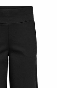 Zwarte rekbare broek met een brede elastische tailleband, rechte pijpen en een gladde textuur, ontworpen voor comfort en bewegingsvrijheid.