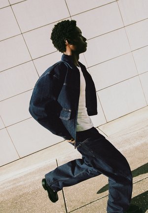 PULL&BEAR, RELAXED FIT DENIM WITH FLAP POCKETS - JACKET - Veste en jean - dark blue