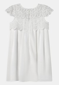 Vestido blanco con un corsé de encaje, mangas cortas tipo capucha y una falda fluida. Presenta un escote redondo y cierre de botones en la parte posterior.