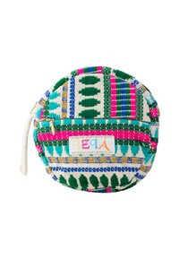 Borsa circolare in tessuto intrecciato; presenta motivi geometrici colorati in verde, rosa, blu e oro; include una cerniera e un'etichetta.