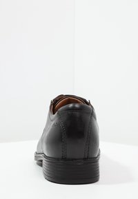 Clarks Stringate - black