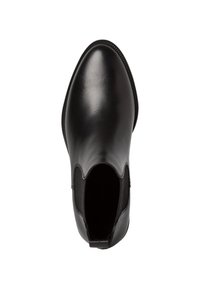 Botín negro de cuero con un acabado suave, puntera redondeada, paneles laterales elásticos y un sutil detalle de costura alrededor de la abertura.