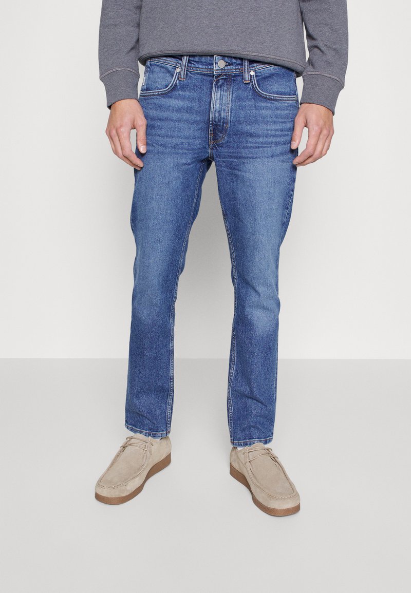 Marc O'Polo DENIM STITCHED HEM - Calças de ganga de perna direita - greyish light blue