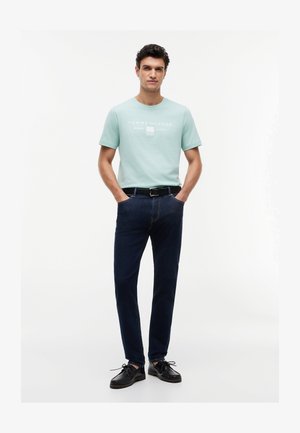 Tommy Hilfiger, BRAND LOVE MONO STACK TEE - Printtipaita - crushed mint