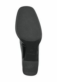 Černá lakovaná kožená podešev se strukturovaným gumovým vzorem pro lepší přilnavost. Obsahuje značkové detaily a malý podpatek.
