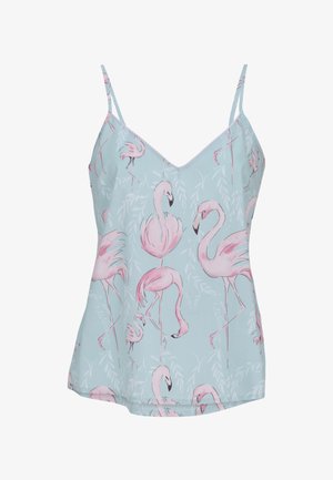 Camiseta azul claro con tirantes finos, con un patrón de flamencos rosas en varias poses y ligeros acentos de hojas.